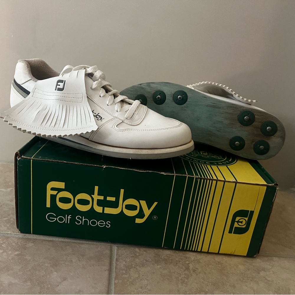 Vintage Footjoy Greenjoys 45153 Mens Spiked  9.5 M Laces with Kiltie White